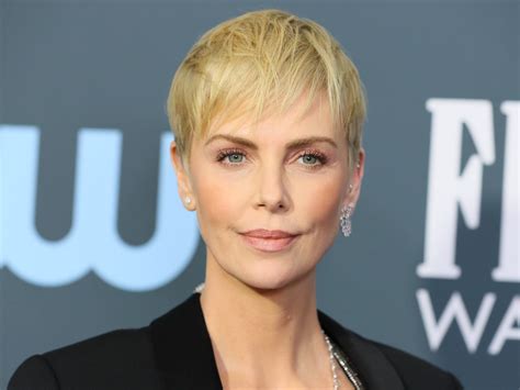 Make Out With My Nose Charlize Theron Recalls Weird Dating Experience Canoe