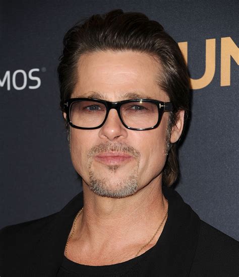 32 Celebrities Looking Chic In Glasses Brad Pitt Inspirational Celebrities Celebrity Look