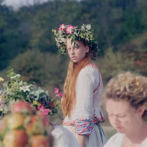 Maja Midsommar Scene Midsommars Wild Sex Scene Is The Craziest Thing Youll See All Summer