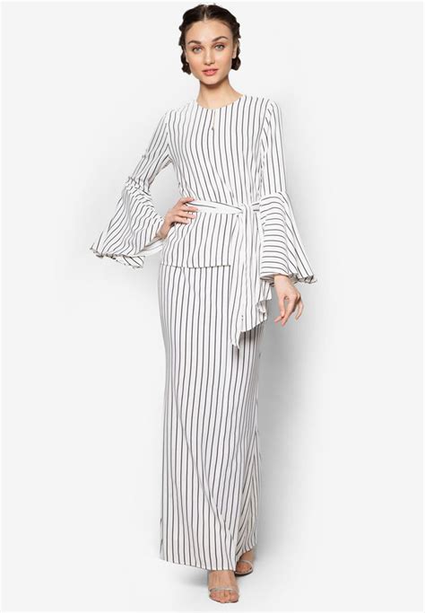 Baju kurung riau moden adalah kurung riau dengan potongan slim fit tanpa pesak dan kekek. Pinstriped Pocket Kurung, Lubna | Fashion clothes women ...