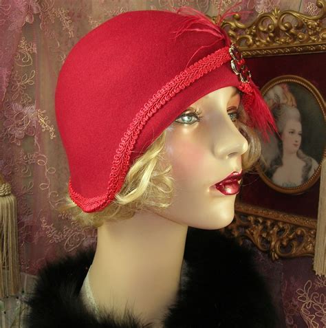 Late 1920s Vintage Gatsby Red Wool Beaded Jeweled Feather Cloche