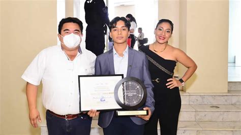 Gana Macuspana El Premio Estatal De La Juventud En La Categoría De Compromiso Social Y Derechos