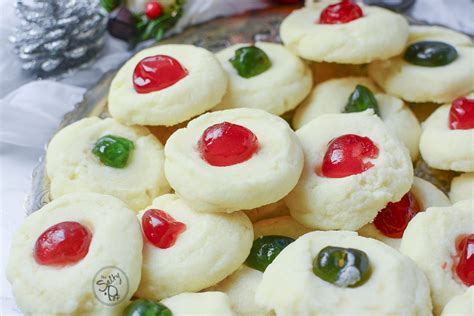 Using a bench scraper or pastry blender (or your fingers if you don't have either), work butter, sugar, and salt in a large bowl until. Canada Cornstarch Shortbread Recipe / Fleischmann S Canada ...