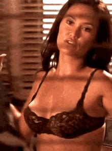 Tia Carrere Relic Hunter Gif Tia Carrere Relic Hunter Sydney Fox Descubre Y Comparte Gif