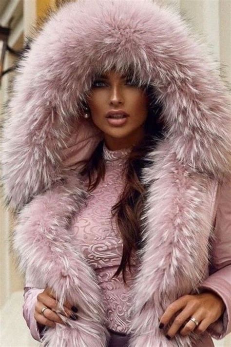 Pin By Beautiful Furs On Parkas 5 In 2021 Fur Fashion Fur Parka Fur Hood
