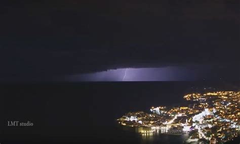 Video Lightning Strikes Over Dubrovnik Lightning Strikes Dubrovnik Times Celestial News