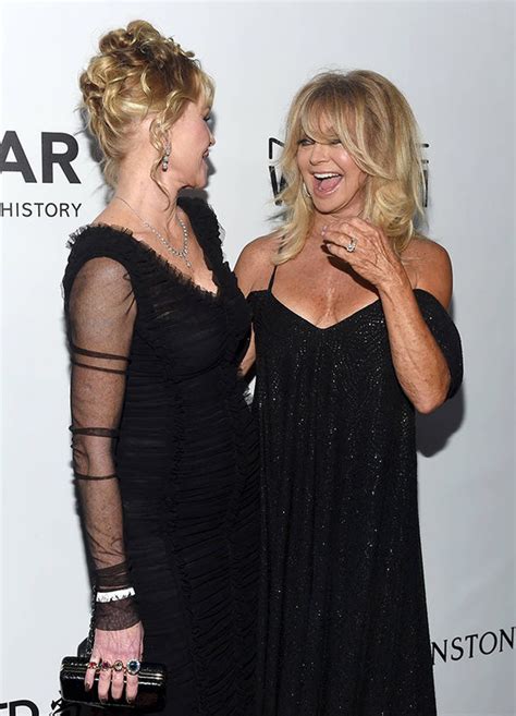 goldie hawn 71 flaunts major cleavage as she pours phenomenal figure into dazzling gown