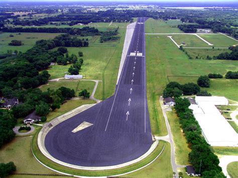 John travolta's house is an airport! John Travolta's House(pictures) - Celebrities - Nigeria