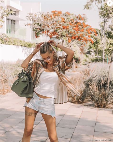 Get in touch with jessica thivenin (@jessoff13) — 13 answers, 8871 likes. Jessica Thivenin divine en short sur Instagram, le 23 mai ...