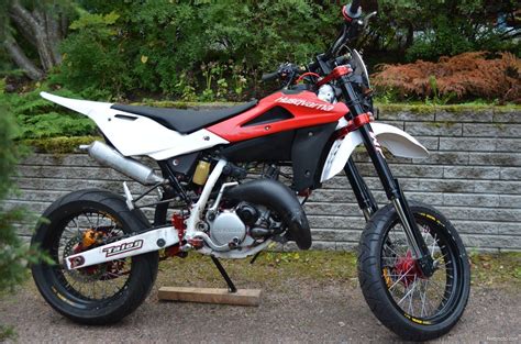 The husqvarna svartpilen 125 will be available in february 2021 in just a single colour scheme and looks to capitalise on the success of the larger 401 and 701 models. Husqvarna SM 125 125 cm³ 2007 - Helsinki - Moottoripyörä ...