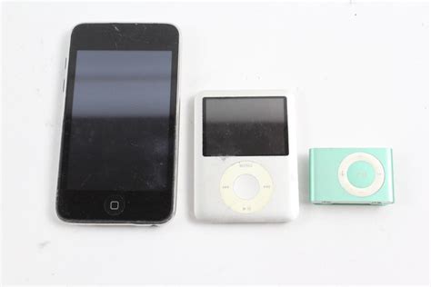 Ipod touch now comes with the a10 fusion chip, which powers augmented reality games and apps. Apple Ipods, 3 Pieces | Property Room