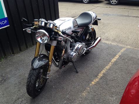 961 cc / 58.6 cu in. Norton Commando 961 cafe racer