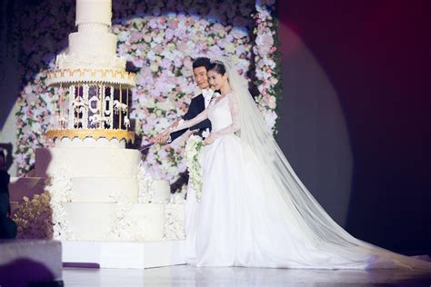 Born 28 february 1989), better known by her stage name angelababy, is a model, actress. Angelababy and Huang Ziaoming's Wedding Photos (October 2015)