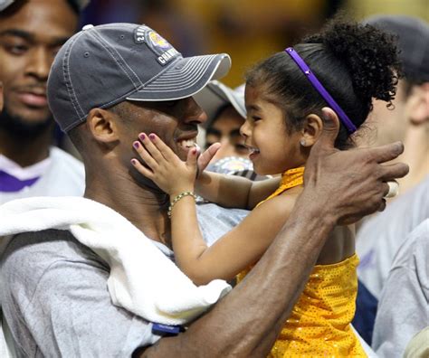Helicopter Carrying Nba Legend Kobe Bryant His Daughter And 7 Others Crashed Into A Hillside