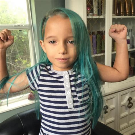 A Mom Gave Her Six Year Old Unicorn Hair And People Are