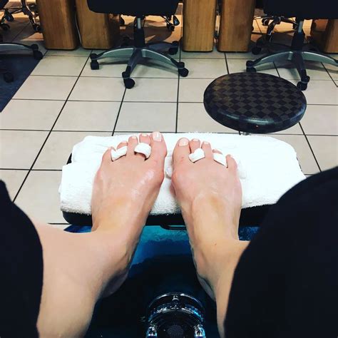 Kelsey Mcewen S Feet I Piedi Di Kelsey Mcewen Celebrities Feet