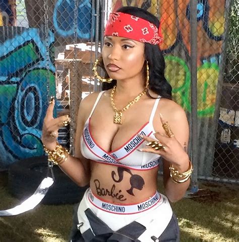 Nicki Minaj Goes Selfie Crazy Mirror Online