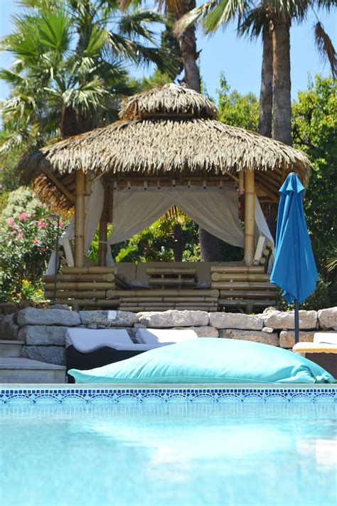 Vous rêvez d'un salon de jardin design et résistant ? Gazebo bambou ou paillote bambou, salon de jardin, pergola ...