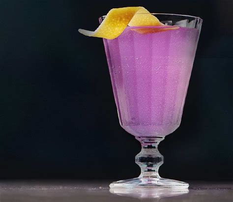 10 Purple Cocktails That Are Simply Out Of This World Gin Kin Purple Drinks Purple