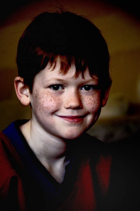 무료 이미지 남자 사람 사진술 소년 남성 초상화 빨간 어린이 표정 미소 얼굴 가족 눈 머리 감정 인물 사진 3264x4928