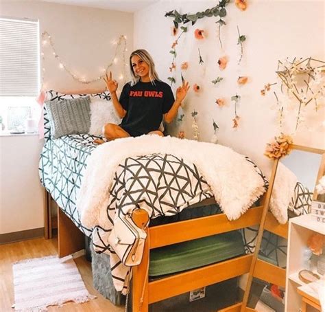 10 Easy And Cute Decorations For Your Dorm Society19 Dorm Room