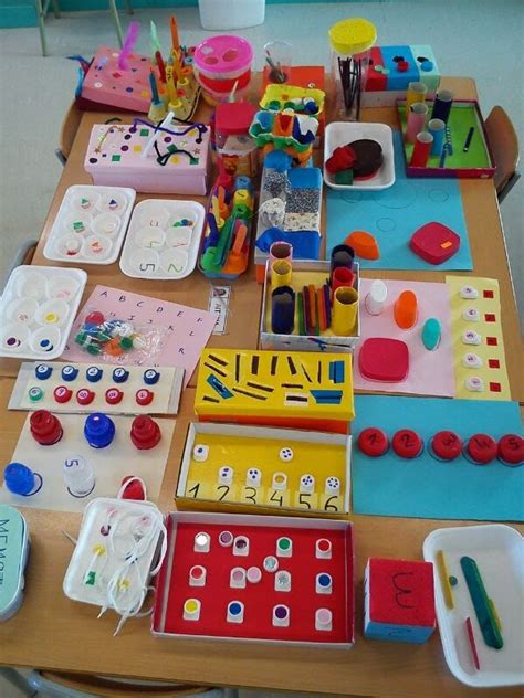 • la construcción de juguetes con materiales reciclados es un trabajo llevado a cabo con los alumnos de educación física, durante los días de lluvia, en el aula. Material educativo reciclado | Juegos de matemáticas ...