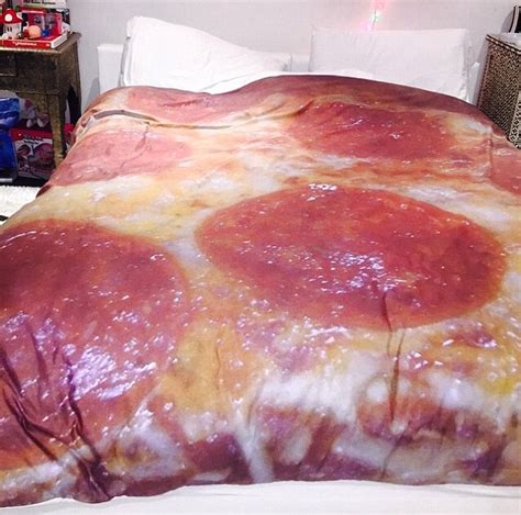 Miley Cyrus Shows Off New Cheesy Bedspread After Declaring Pizza