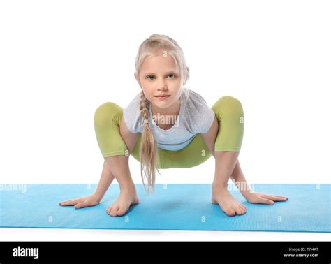 Little Girl Yoga Hi Res Stock Photography And Images Alamy