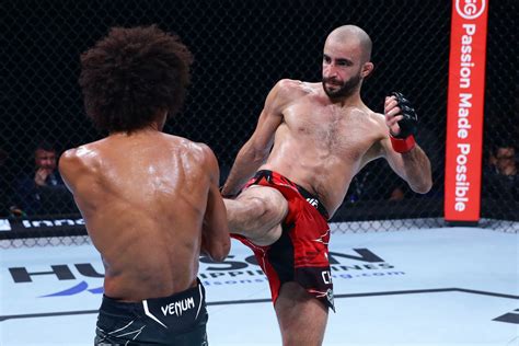 Ufc Singapore Results Giga Chikadze Puts On Striking Clinic To Beat