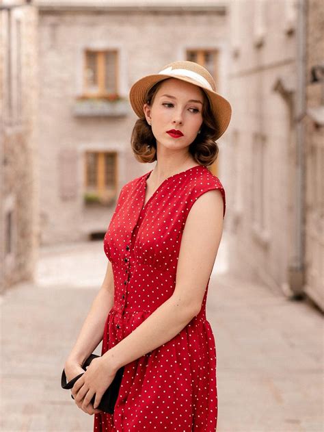 Vintage Red Dress Ideas For A Sustainable Christmas Fashion