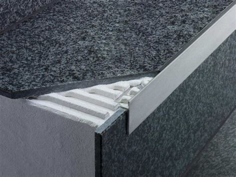 La forme du profilé est donc légèrement différente de celle des profilés extrudés en laiton ou en. ss_prod_schienestepeb_002_o.tif_rdax_55.jpg