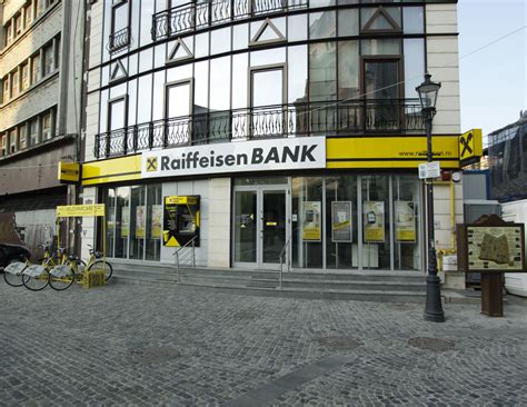 Raiffeisen bank shqipëri është nje nga bankat më te mëdha në vend e cila ofron nje game te gjere produktesh dhe sherbimesh per klientet e saj si, kredi, llogari rrjedhese, depozita, karta krediti, investimet , kredi per shtepi, kursime si edhe mundesin e kembimit valutor. Imagini Raiffeisen Bank