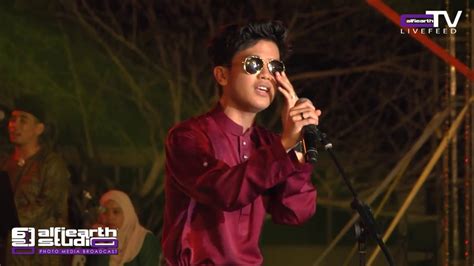 Haqiem rusli performing his new single, tergantung sepi. Majlis Rumah Terbuka Negara Aidilfitri 2017 Haqiem Rusli ...