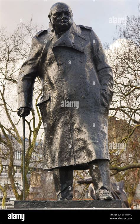 Winston Churchill Statue In London Stock Photo Alamy