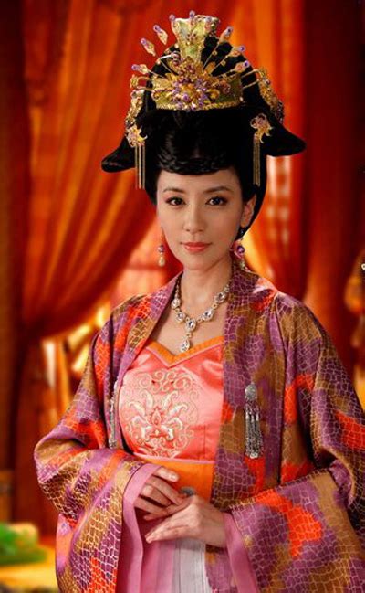 Sinh ra trong bối cảnh lịch sử lúc đó, thái bình được thừa hưởng nhiều điều kiện thuận lợi để thực hiện tham vọng trở thành vị nữ vương thứ hai trong lịch sử trung hoa. Lộ diện dàn mỹ nữ của "Thái Bình Công Chúa Bí Sử"