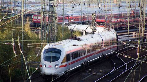Der streik bei der deutschen bahn geht heute in die zweite runde. Bild zu: GDL-Streik: Deutsche Bahn Ersatzfahrplan - Bild 1 ...