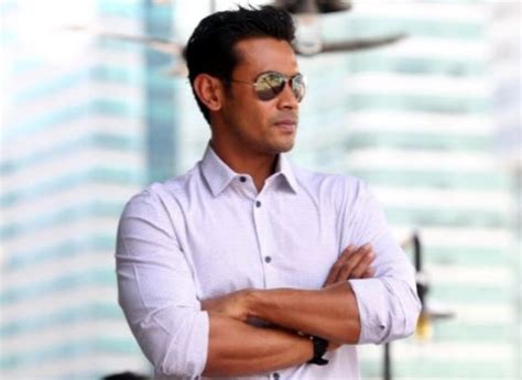 Kerap kali ditanya tentang pernikahan, remy ishak menafikan sengaja melambatkan soal pernikahan dengan tunangnya. "Saya Bukan Orang Senang. Lepas Ini Perlu Tanggung ...