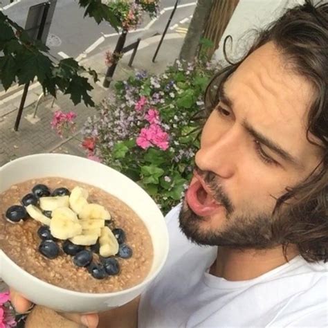try my post workout chocolate blueberry and banana protein oats 😍 guaranteed to give you a