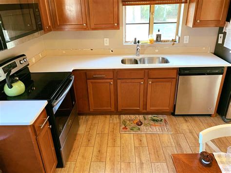 White color in kitchen has been continually popular for years for some good reasons. Magnificent Kitchen Countertop made by Iconic Pure White ...