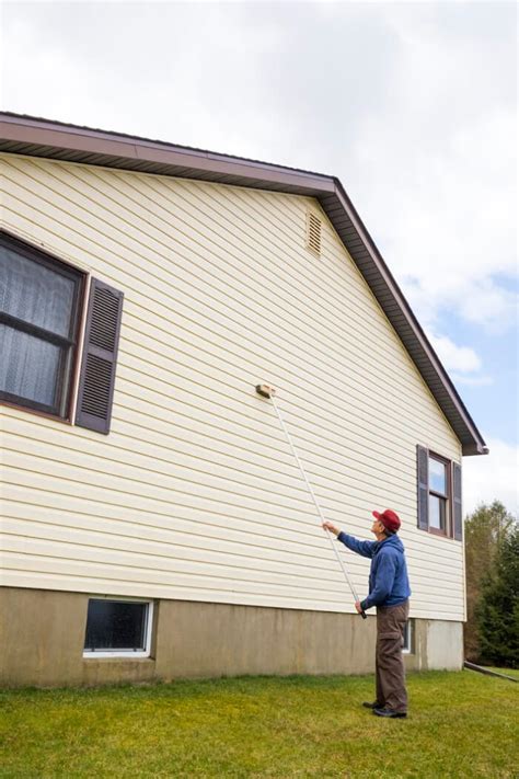 You can prepare an effective vinyl siding cleaner for removing hard stains and mold/mildew by using either baking soda or washing soda. How To Clean Vinyl Siding - Modernize