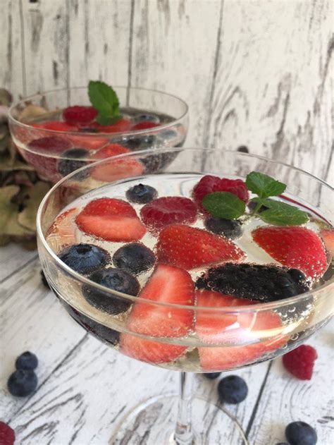 Sommerliche Beeren Bowle kochend-heiss de