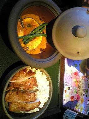 There may be various soup curries around but the hokkaido soup curry has its own distinction. Japan Food! Eat Soup Curry in Sapporo Japan!