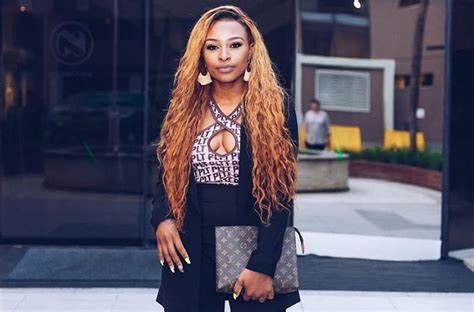 She has kept her relationship status concealed and has never commented or mentioned anything of that matter. DJ Zinhle crowned one of Mzansi's 'Most Stylish' by the SA ...