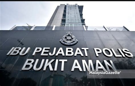Jabatan siasatan jenayah (jsj) bukit aman merampas wang tunai berjumlah rm2.5 juta dalam serbuan ke atas sebuah kediaman di cheras, di sini, malam tadi. Terkini Ketua Polis Daerah Dan Pegawai Bukit Aman Ditahn ...
