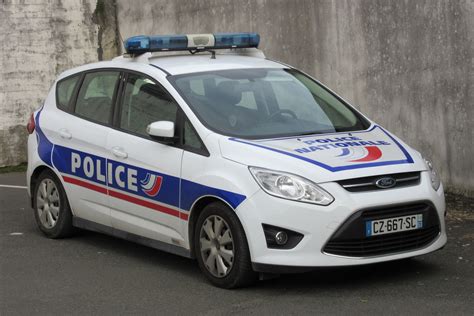 Amusante, cette voiture de police stimule votre enfant et le fait se déplacer de multiples façons. Photos de voitures de Police - Page 2504 - Auto titre