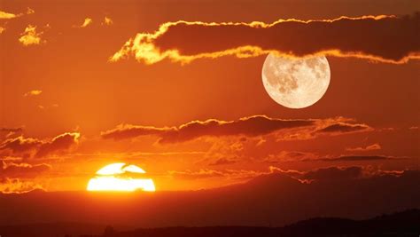 It's as though the sun seats itself lower in the fire nation, beating down with that same unrelenting, hungry intensity that filled the throne room. Why does the Moon appear white and the Sun yellow? - BBC ...