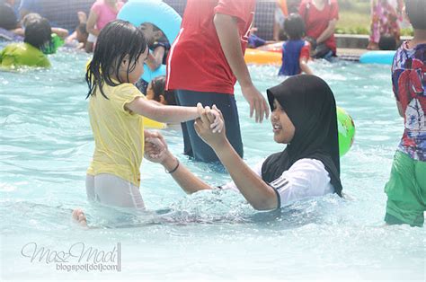 Mandi Kolam Pelangi Balau Resort Si Blogger Mama