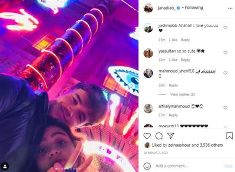 وجنا لها تجارب غنائية سابقة نشرتها عبر حسابها، لكن الجمهور بدأ يتحمس لتجربتها في المقطع. إبنة عمرو دياب تحتفل بالفلانتين رفقة صديقها الشاب.. والجمهور: " أبوكي فين؟ - مجلة عالية