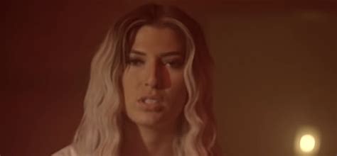שימשה כמשנה למנכל זכיינית ערוץ 2 רשת. פרוגי - מוזיקה - כועסת על האקס: שירה מרגלית בשיר עצבני