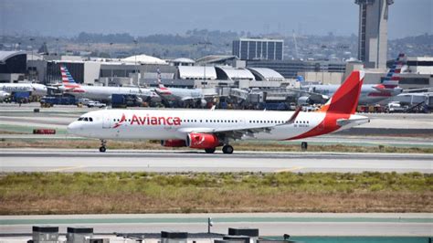 Colombias Avianca Allowed To Hire Foreign Pilots To Combat Strikes